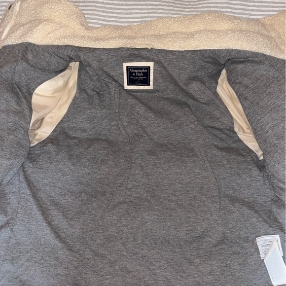 Abercrombie & Fitch Ivory Fuzzy Puffer Jacket - Picture 2 of 5